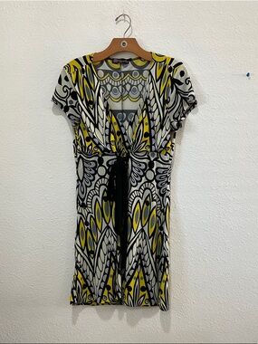 V-Neck Short Sleeve Graphic Mini Dress - Yellow/Black/White